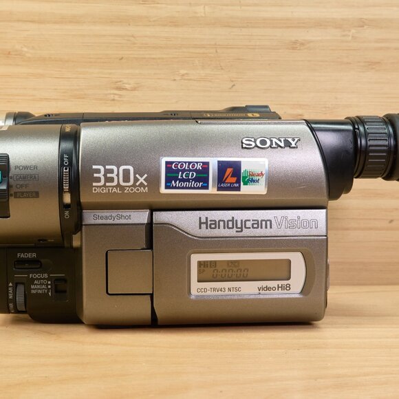 Vintage Sony Handycam DCR-TRV43 NTSC VideoHi8 Camcorder, Made in Japan - Picture 4 of 10